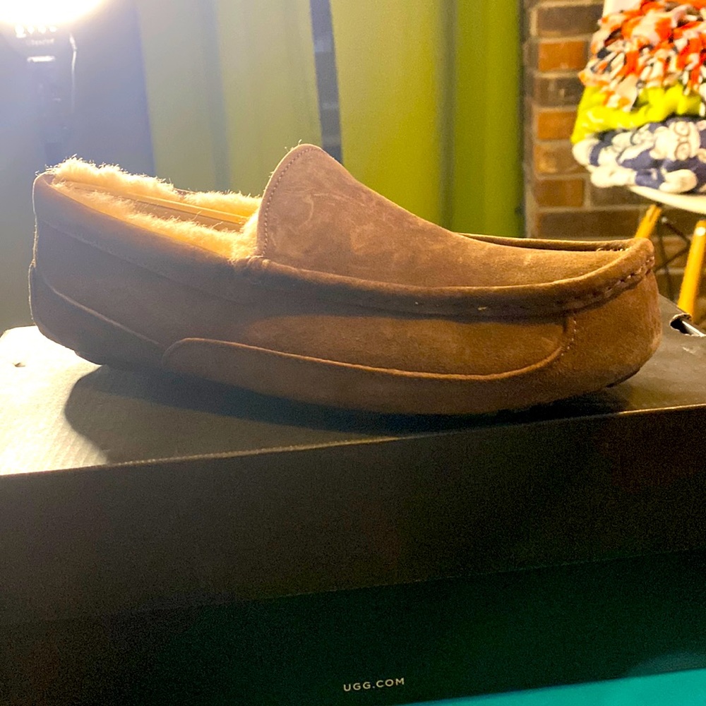 UGG Men’s Size 8 and Size 9 Ascot Espresso Slippers NWT